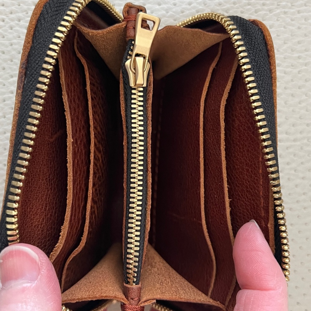 Portland leather crossbody and wallet - Picture 13 of 13